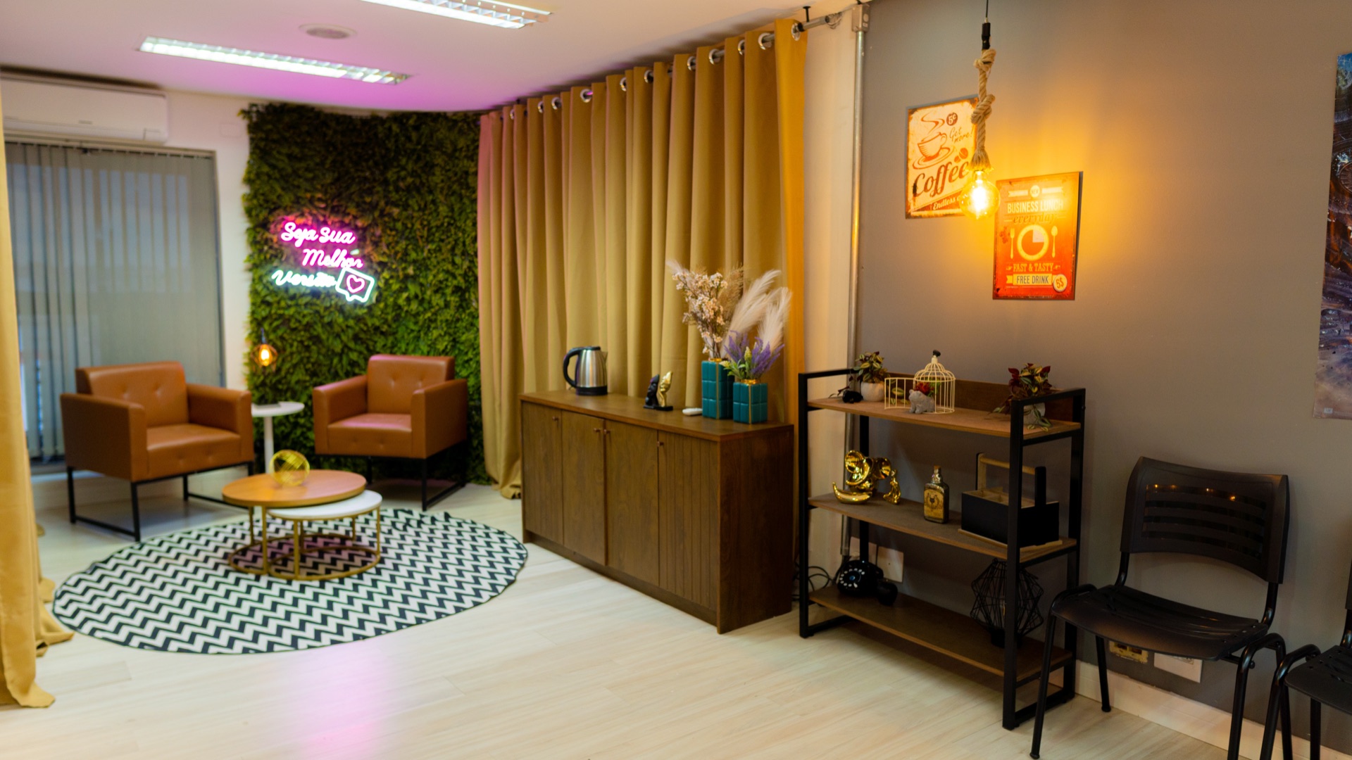 Lounge do Studio B para networking e catering